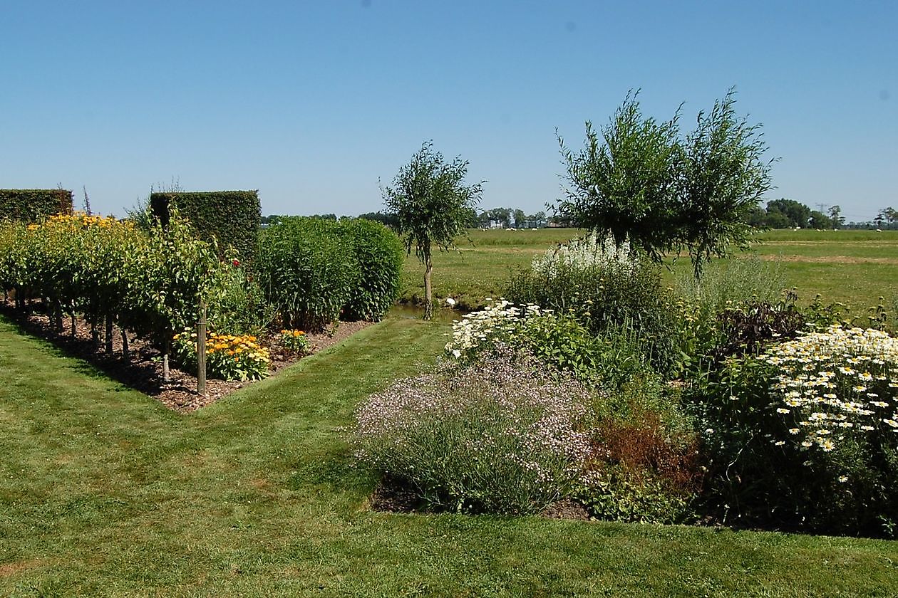 Garten Annie-Evie Beukema & Wim Pastoor - Het Tuinpad Op / In Nachbars Garten