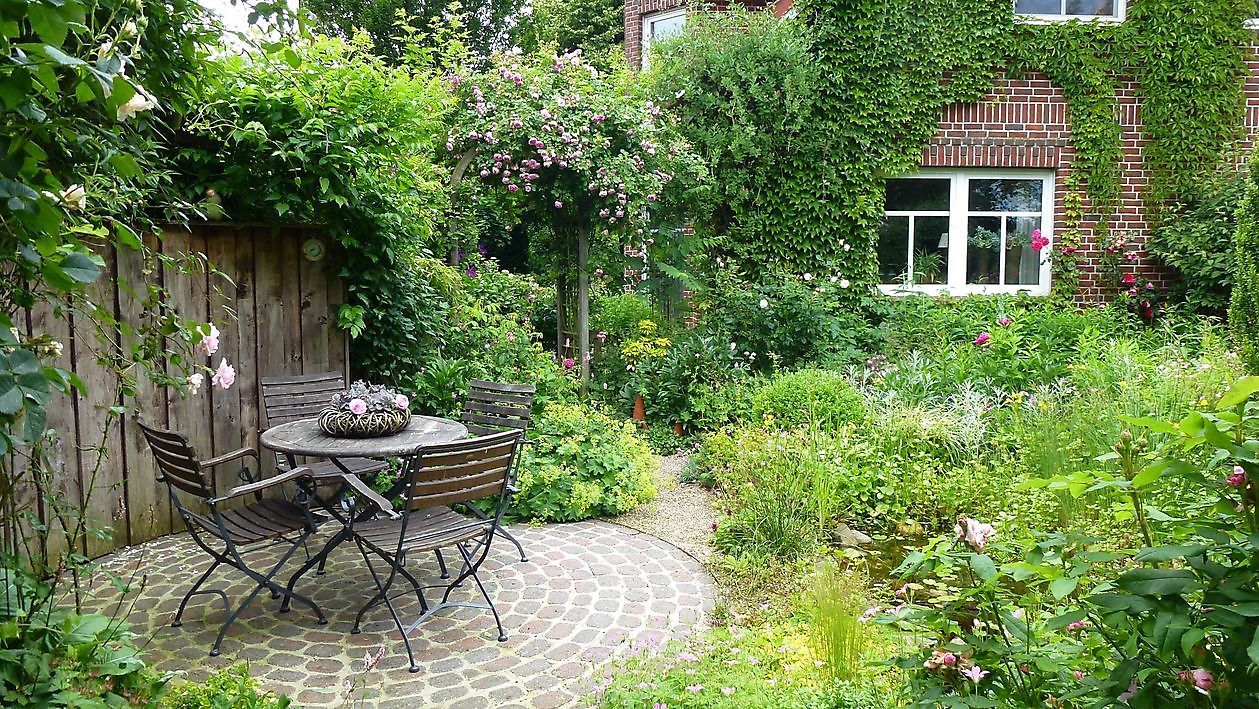 Spetzer Tuun - Het Tuinpad Op / In Nachbars Garten