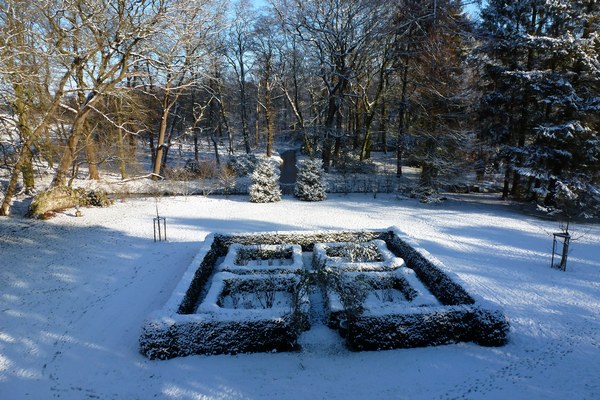 Lieselotte Cramer - Het Tuinpad Op / In Nachbars Garten