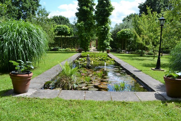 Brigitte und Klaus Knospe - Het Tuinpad Op / In Nachbars Garten