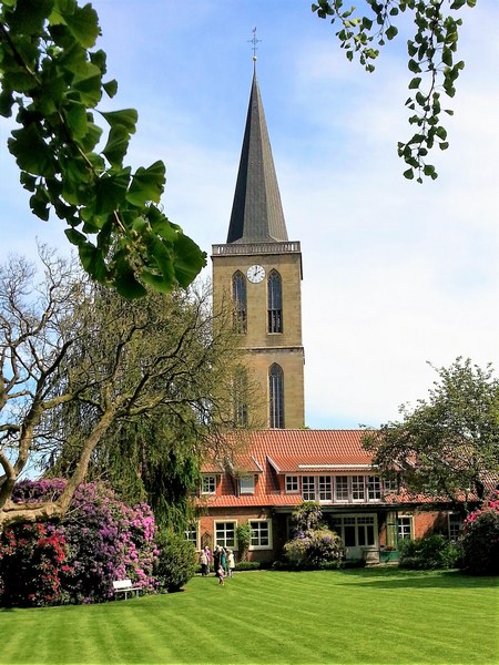 Pfarrgarten St. Andreas - Het Tuinpad Op / In Nachbars Garten