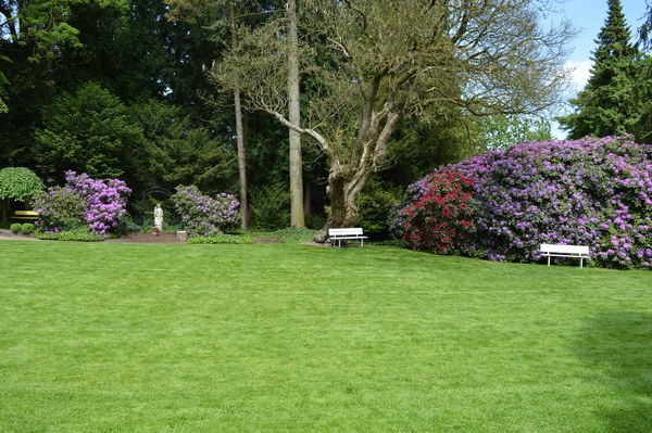 Pfarrgarten St. Andreas - Het Tuinpad Op / In Nachbars Garten