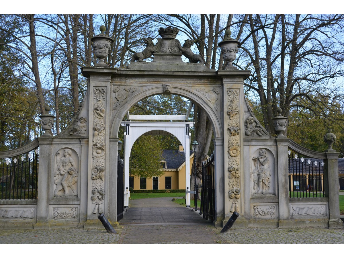 Burg Nienoord - Het Tuinpad Op / In Nachbars Garten