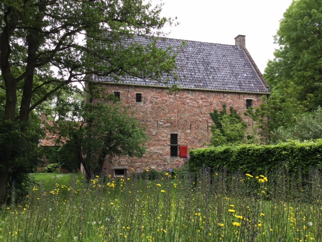 Museum Helmantel (De Weem) - Het Tuinpad Op / In Nachbars Garten