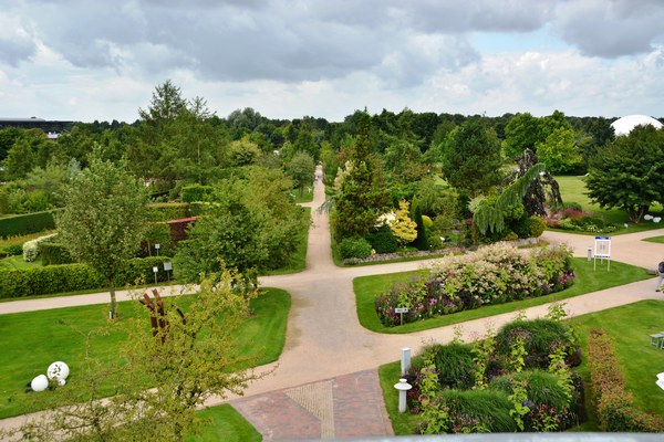 Park der Gärten - Het Tuinpad Op / In Nachbars Garten