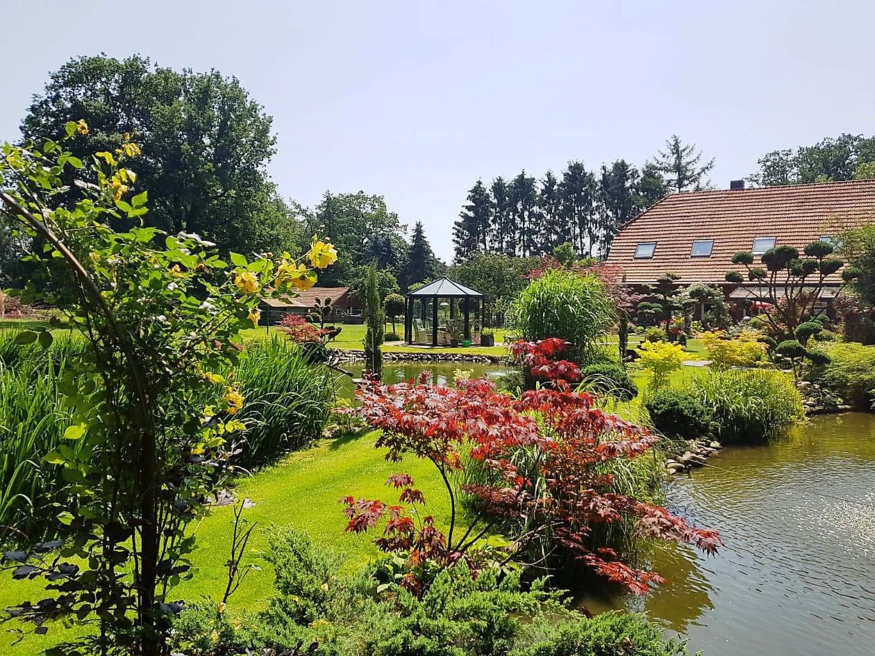 Der Garten von Johannes & Anne Rolfes - Het Tuinpad Op / In Nachbars Garten