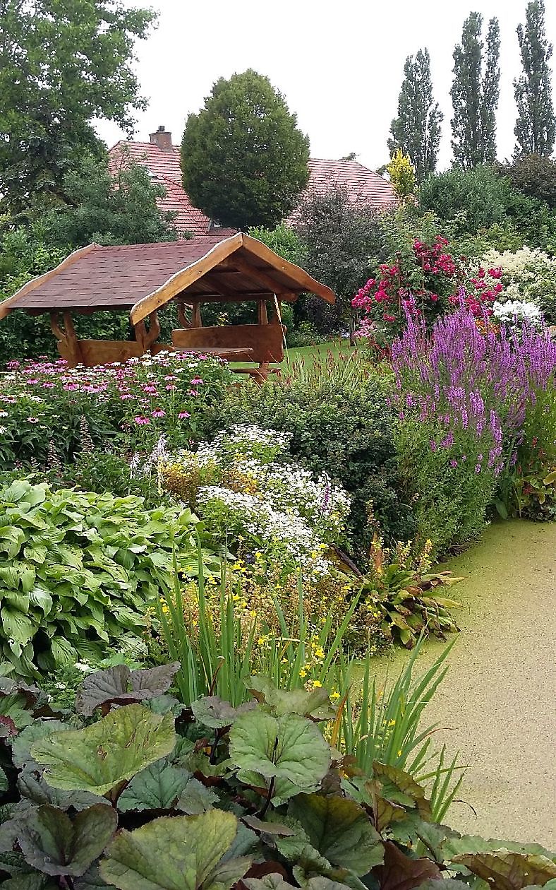  - Het Tuinpad Op / In Nachbars Garten