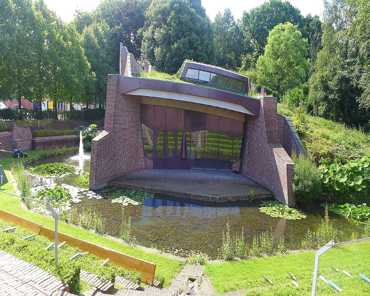 Museum Nijsinghaus: De Buitenplaats - Het Tuinpad Op / In Nachbars Garten