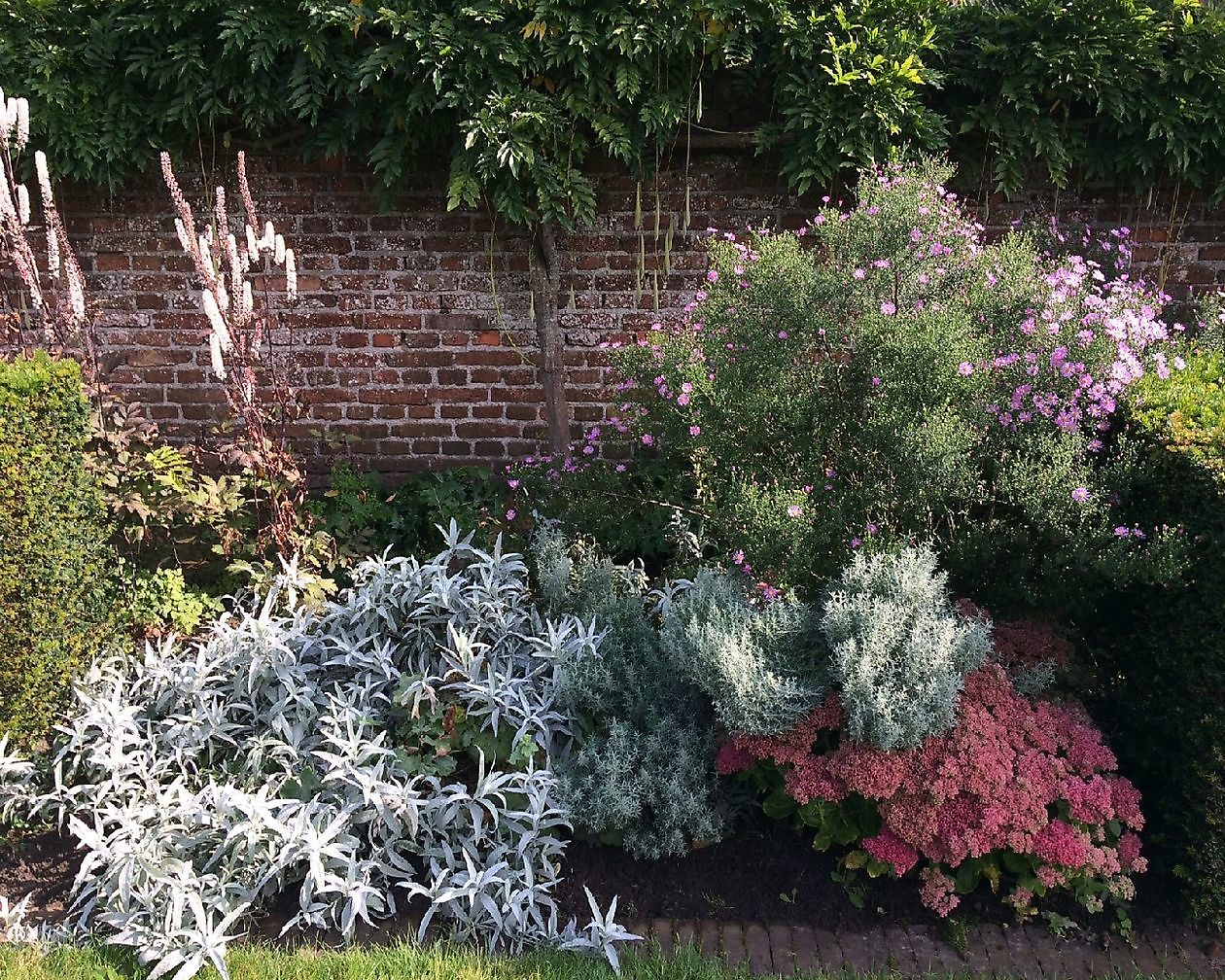 Museum Nijsinghaus: De Buitenplaats - Het Tuinpad Op / In Nachbars Garten