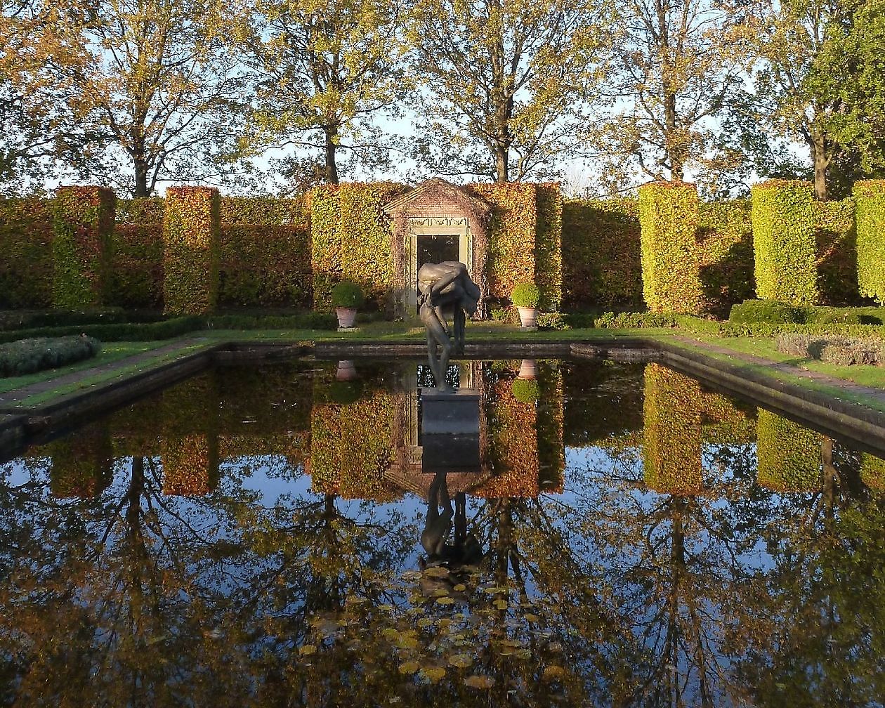 Museum Nijsinghaus: De Buitenplaats - Het Tuinpad Op / In Nachbars Garten