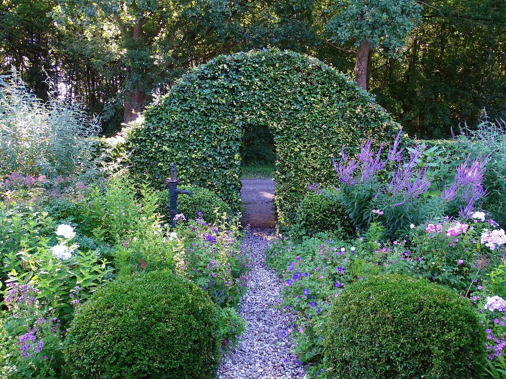 De Houtstek - Het Tuinpad Op / In Nachbars Garten