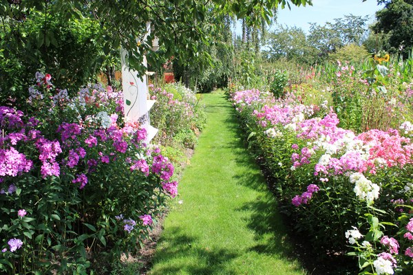 Gartentraum in Altjührden - Het Tuinpad Op / In Nachbars Garten