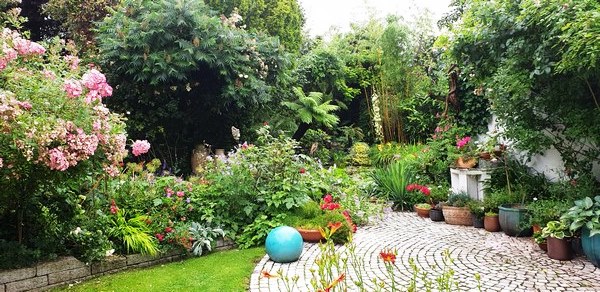 Garten Wilfried Rösner - Het Tuinpad Op / In Nachbars Garten