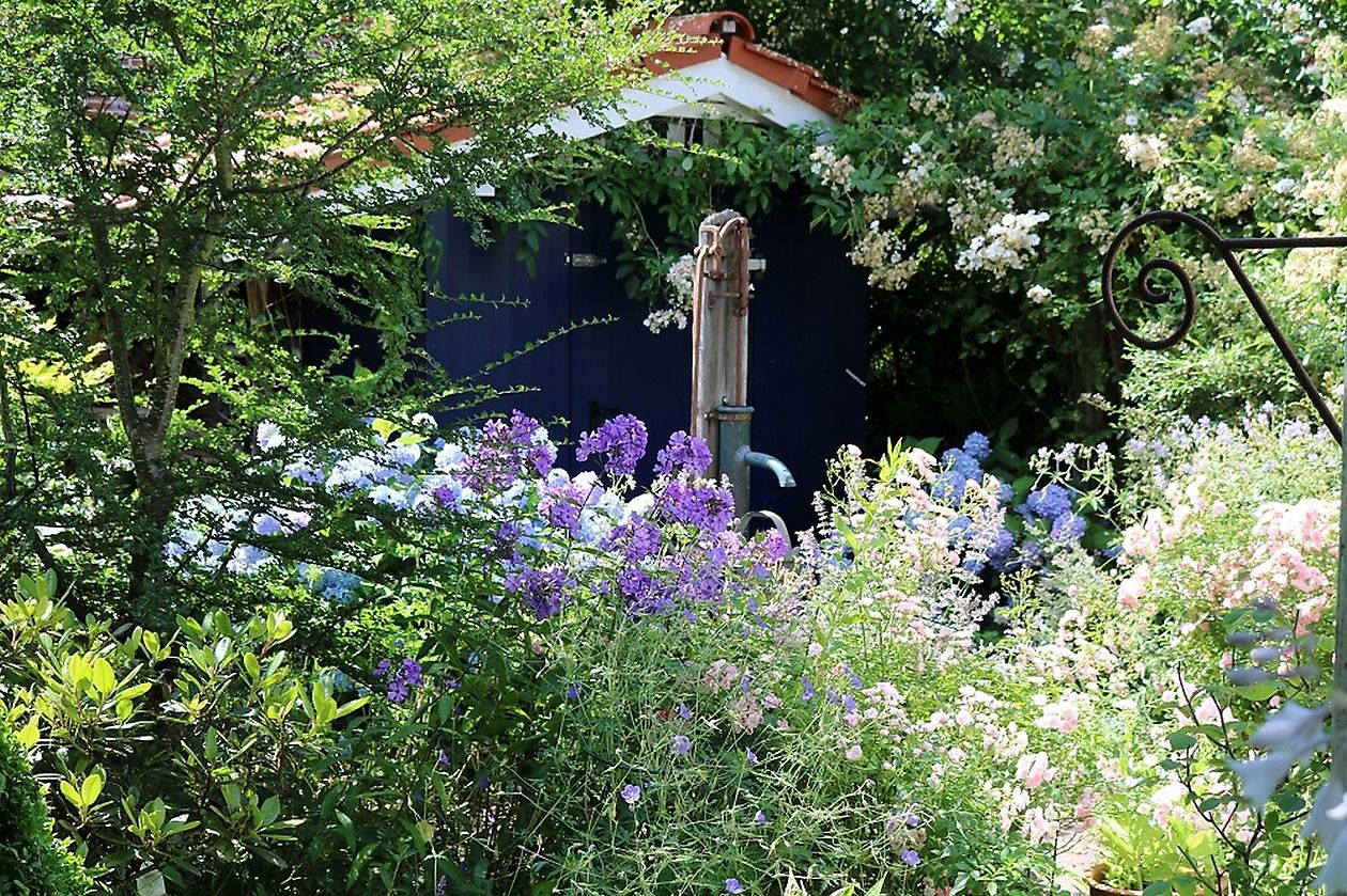 Garten beim Holze - Het Tuinpad Op / In Nachbars Garten