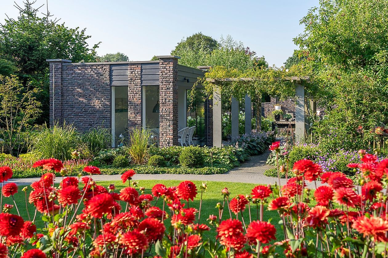 Friesischer Patiogarten - Het Tuinpad Op / In Nachbars Garten