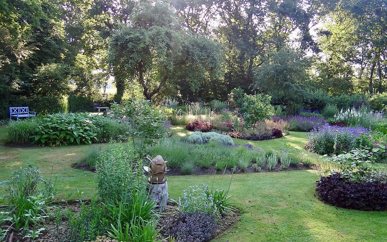 Roos van Hijken - Het Tuinpad Op / In Nachbars Garten