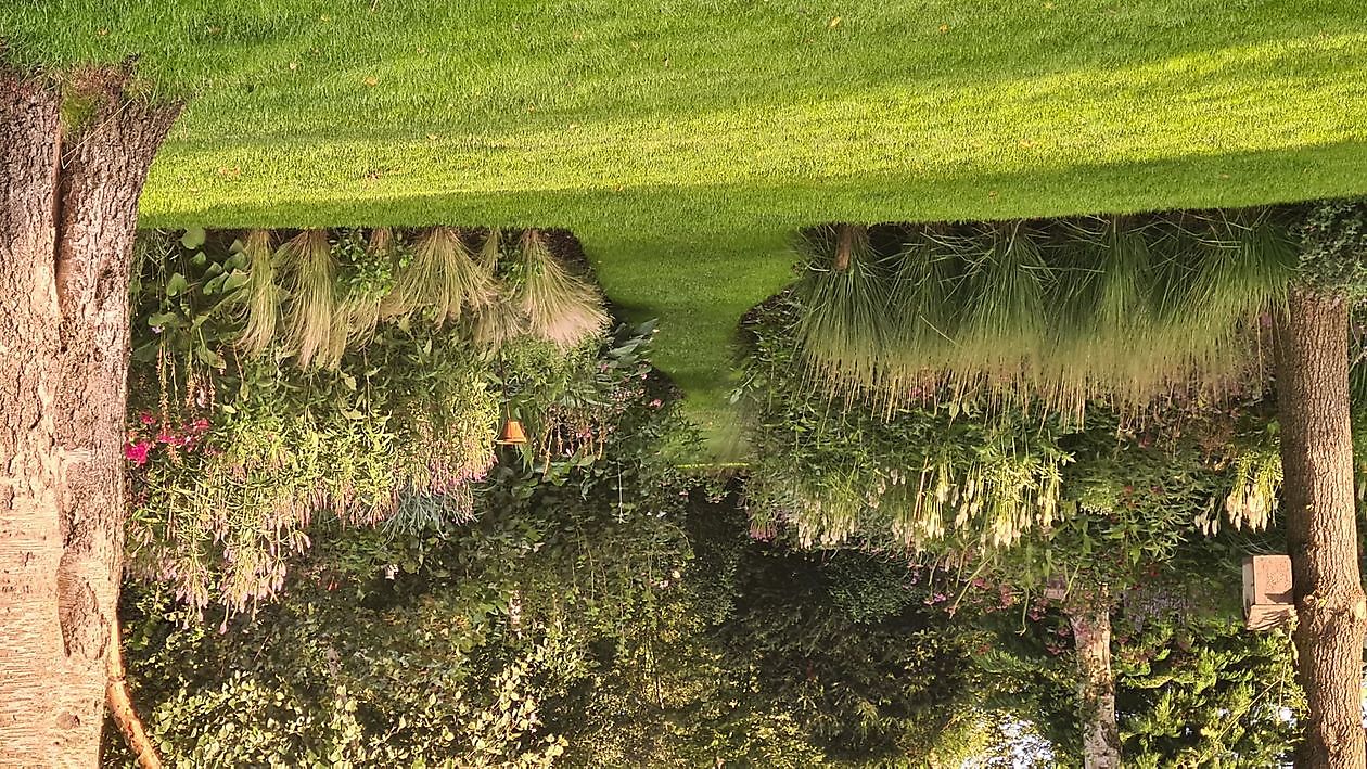 Heerloo in de Landouwen - Het Tuinpad Op / In Nachbars Garten