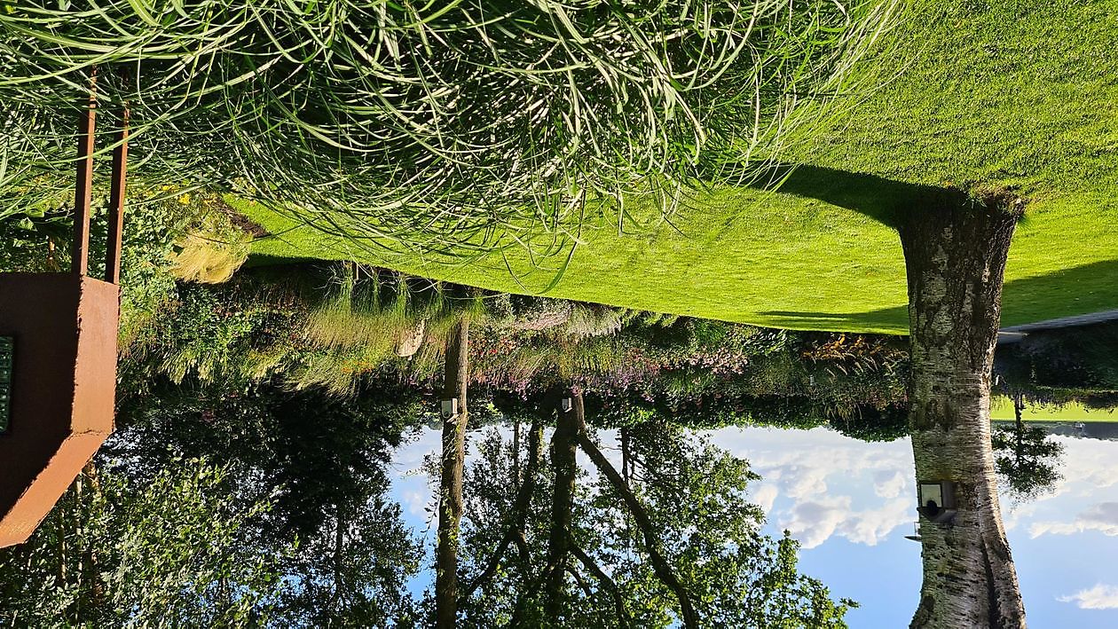 Heerloo in de Landouwen - Het Tuinpad Op / In Nachbars Garten