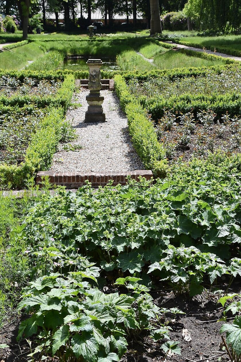 Veenborg Welgelegen - Het Tuinpad Op / In Nachbars Garten