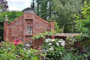 Moorjuwel - Het Tuinpad Op / In Nachbars Garten