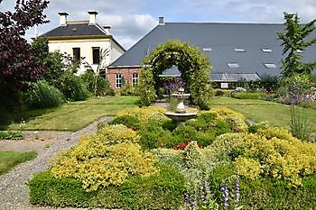 Tjassensheerd - Het Tuinpad Op / In Nachbars Garten