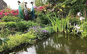 Uilenborg II - Het Tuinpad Op / In Nachbars Garten