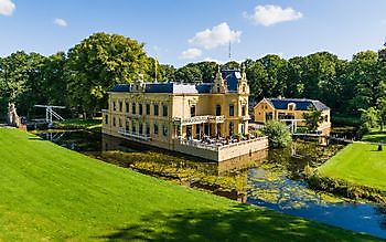 Borg Nienoord - Het Tuinpad Op / In Nachbars Garten