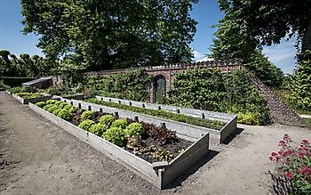 Landgoed Ewsum - Het Tuinpad Op / In Nachbars Garten