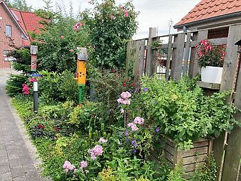 Sander Butenstuv - Het Tuinpad Op / In Nachbars Garten